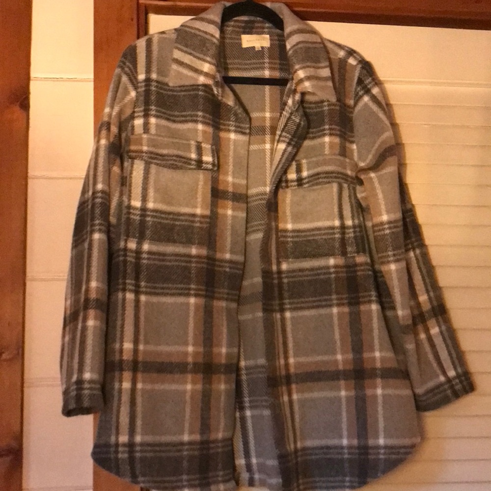 Melloday gray and tan plaid long shacket with pockets. Size L